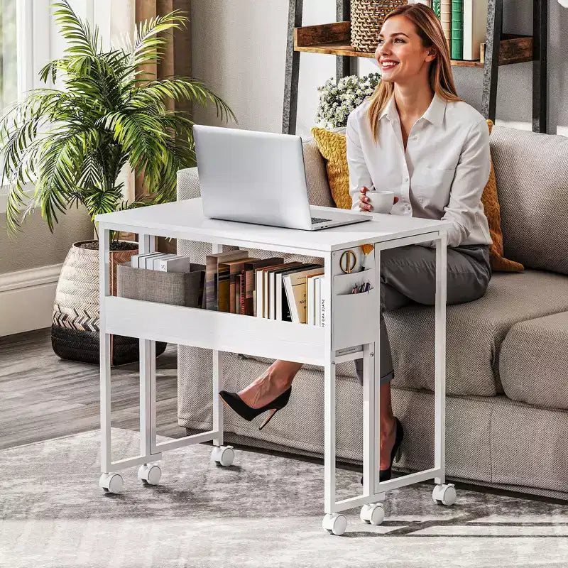 HOMCOM Petit bureau pliable, bureau d'ordinateur pliable de 80 cm avec sac de rangement, étagère et roulettes pour petits espaces, bureau à domicile, assemblage facile
