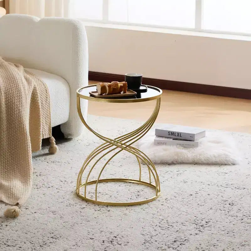Table d'appoint sablier moderne et élégante avec plateau en verre noir et base en métal doré