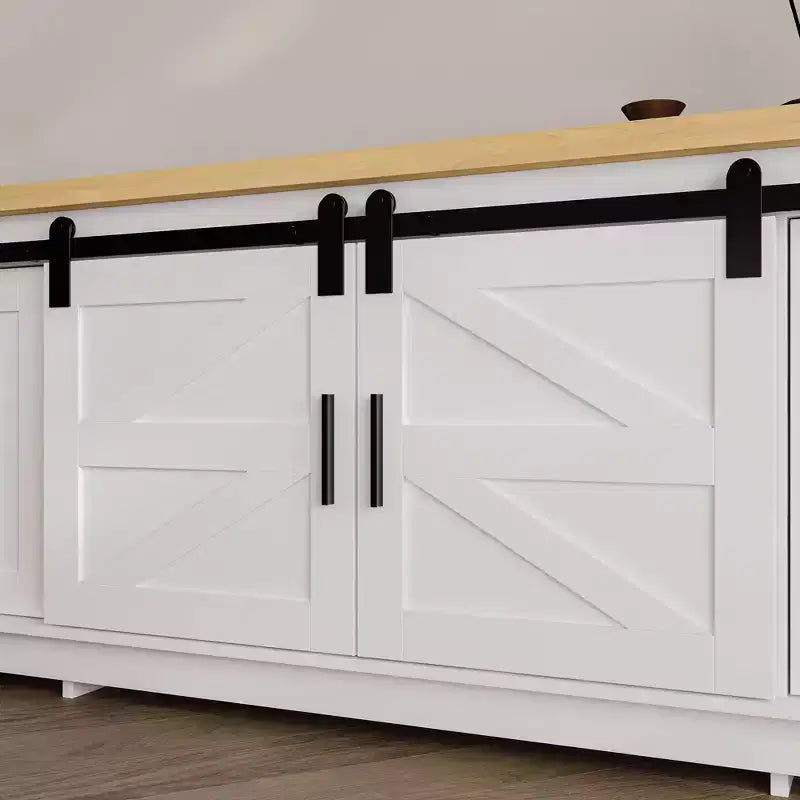 Meuble TV de style ferme moderne Famapy avec portes coulissantes à motifs croisés et grand espace de rangement - Idéal pour l'organisation et la décoration du salon
