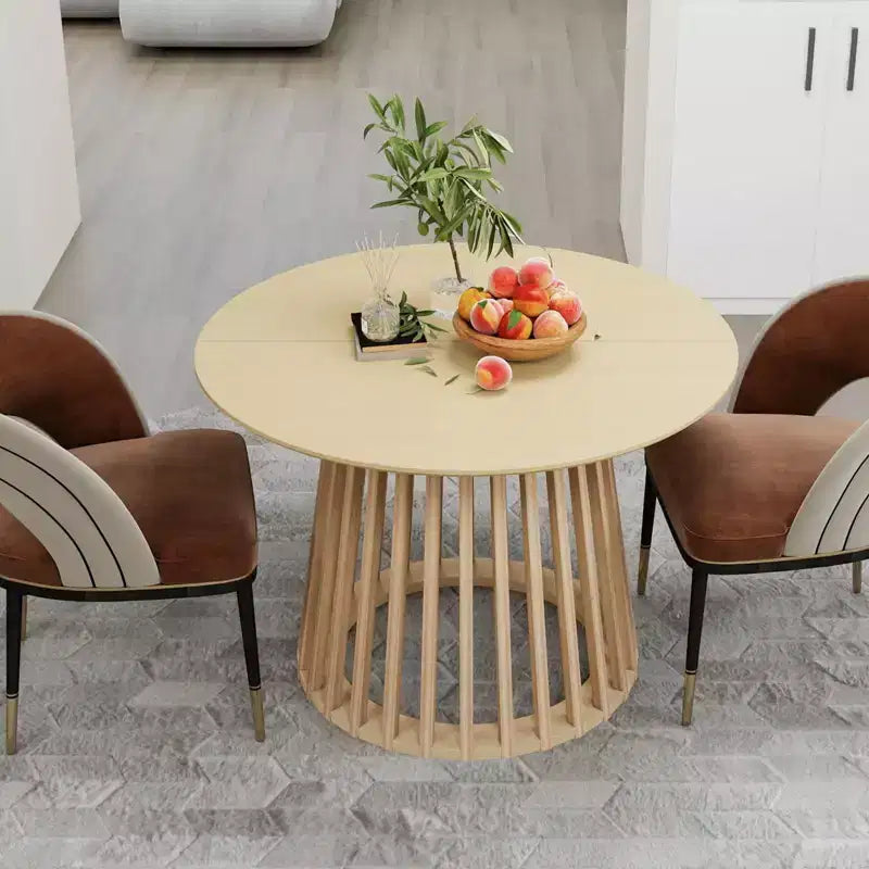 Table à manger ronde Vatros avec moulure grillagée en bois