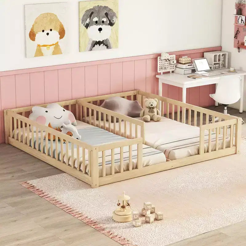 Cadre de lit double Okak avec barrières de sécurité, sans porte, lit au sol moderne pour chambre de tout-petits/enfants