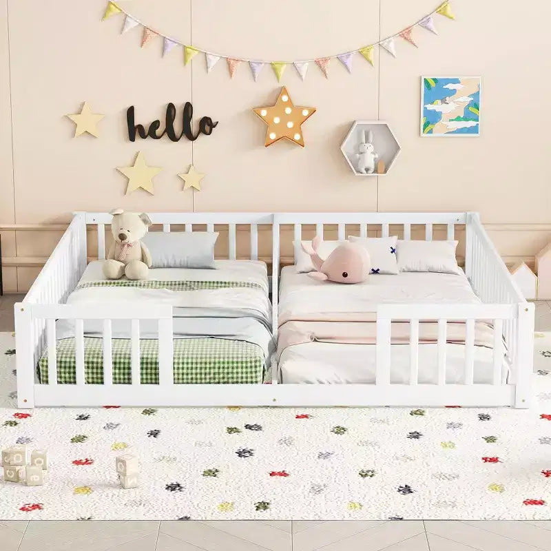 Cadre de lit double Okak avec barrières de sécurité, sans porte, lit au sol moderne pour chambre de tout-petits/enfants
