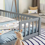 Cadre de lit double Okak avec barrières de sécurité, sans porte, lit au sol moderne pour chambre de tout-petits/enfants