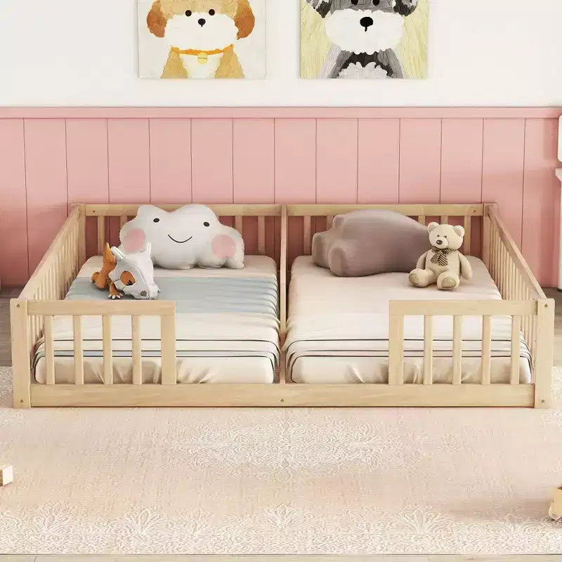 Cadre de lit double Okak avec barrières de sécurité, sans porte, lit au sol moderne pour chambre de tout-petits/enfants