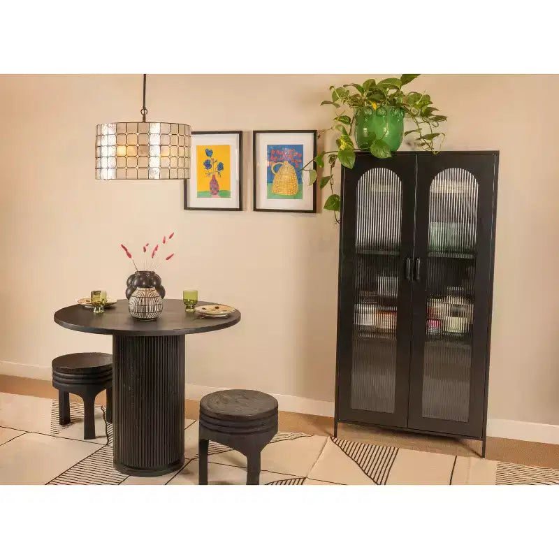 Vitrine haute en métal noir Storied Home Solstice