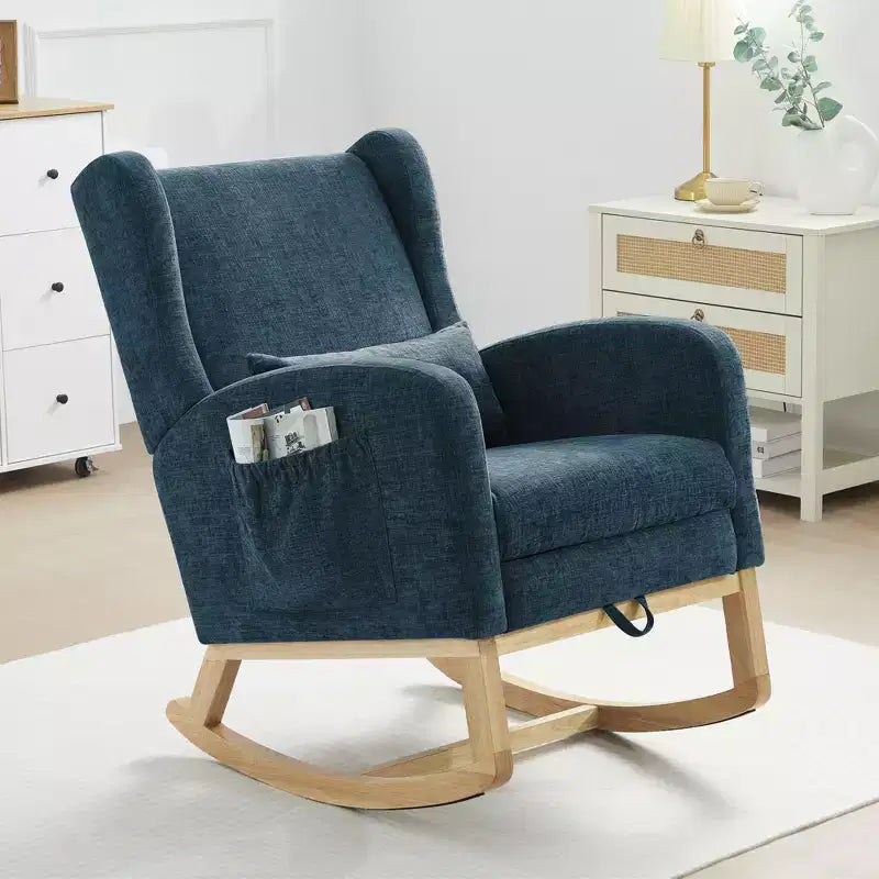 Hyleory Rocking Chair en Chenille avec Repose-pieds Rétractable, Pieds en Bois Massif, Long Patin Antidérapant, Soutien Lombaire et Poche Latérale