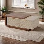 Table basse MAYEERTY motifs en V, placages de noyer et de chêne, accents en laiton, mobilier de salon moderne