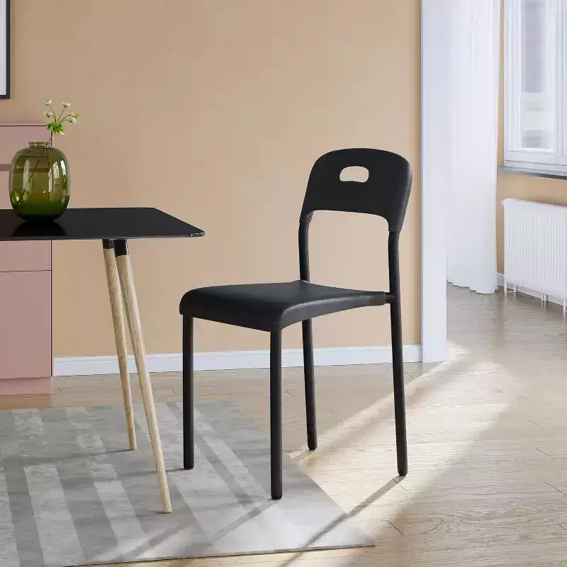 Lot de 1 chaise de salle à manger, chaises de cuisine modernes empilables, chaise de salle à manger en plastique avec pieds en métal, imperméable et résistante aux taches, noire