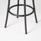 Ensemble de deux chaises de bar pivotantes HomeRoots à dossier bas, hauteur réglable, en similicuir marron et fer noir