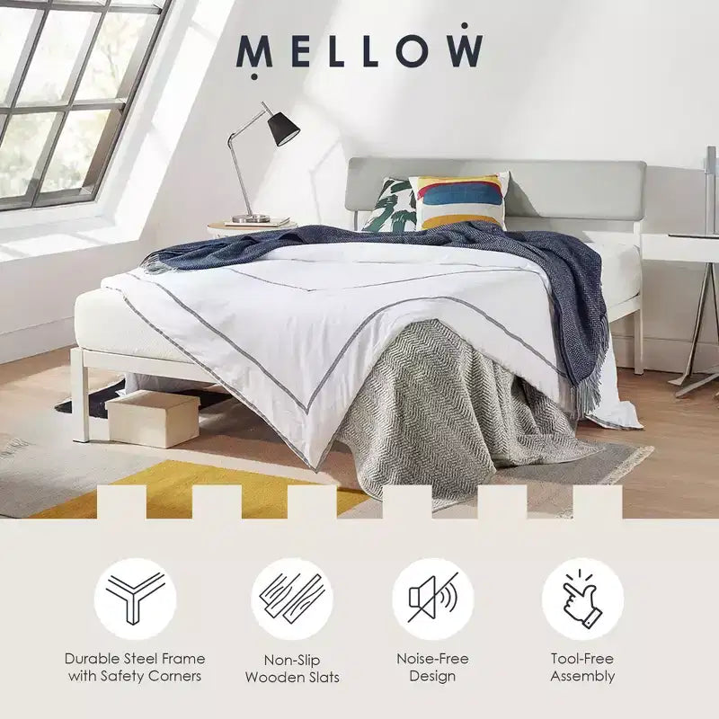 Lit plateforme Mellow KERA en métal et bois avec tête de lit inclinée