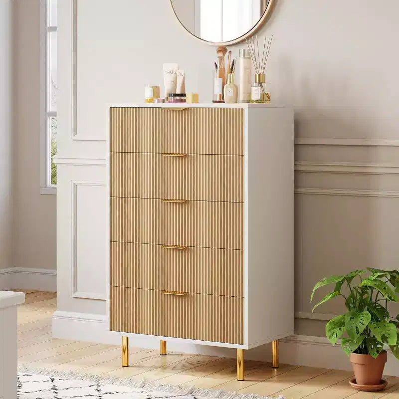 Commode 5 tiroirs Zstar pour chambre à coucher, avec poignées en métal doré