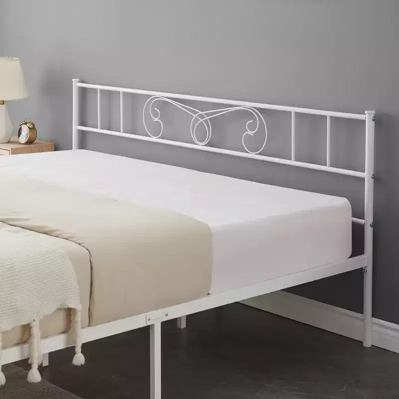 Cadre de lit en métal avec tête et pied de lit, espace de rangement de 30 cm - Support à lattes en acier robuste, silencieux et facile à assembler