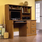 Bureaux de direction HomeStock en bois marron de 57,25 po de hauteur avec tiroir polyvalent