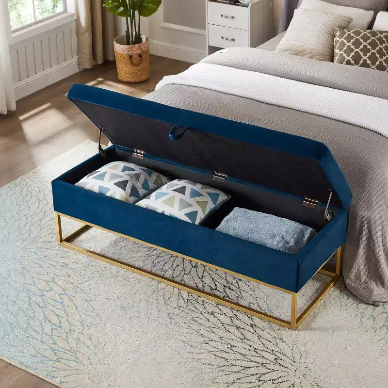 Banc ottoman de rangement en velours Okak 58.6 avec base en métal, capitonné et repose-pieds, banc de lit pour entrée et chambre à coucher.