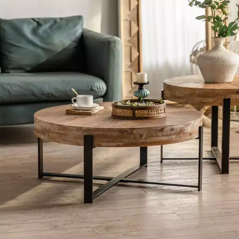 Table basse ronde Okak avec plateau en bois et pieds métalliques croisés noirs/dorés Style rétro pour salon