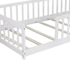 Lit double MAYEERTY au sol avec clôture sans porte, Garde-corps en bois d'hévéa blanc