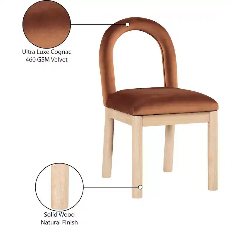 Meridian Furniture, Chaise de salle à manger en velours Conrad