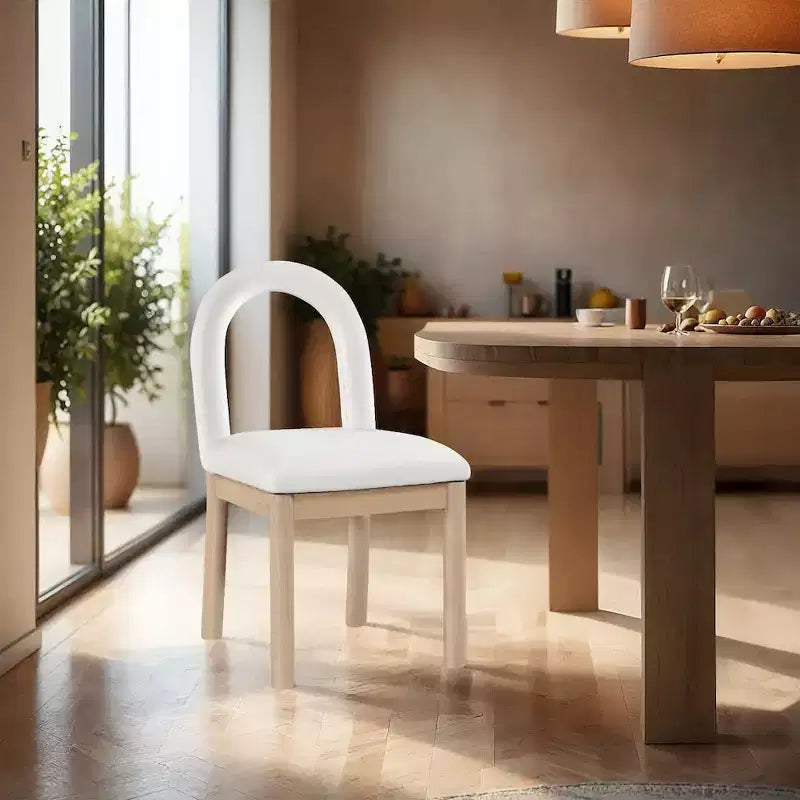 Meridian Furniture, Chaise de salle à manger en velours Conrad