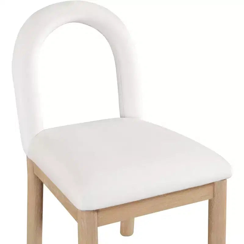 Meridian Furniture, Chaise de salle à manger en velours Conrad