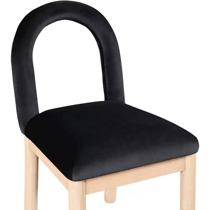 Meridian Furniture, Chaise de salle à manger en velours Conrad