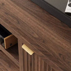 Meuble TV cannelé GustoWave pour 80 pouces, meuble de divertissement moderne avec rangement, meuble console média en bois avec porte et poignée cannelées