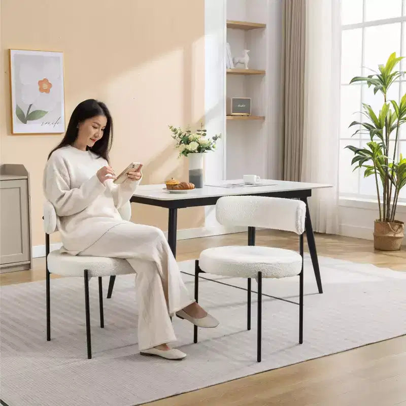 Okak Chaises de Salle à Manger Modernes en Boucle, Lot de 2, Design Rond en Tonneau, Coussins Épais et Pieds en Métal, Chaises Confortables pour Cuisine et Salon