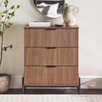 Commode 3 tiroirs en bois massif Okak, design Mid-Century, finition peinte, grand espace de rangement avec glissières en bois, idéale pour les intérieurs modernes