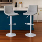 Tabourets de bar LeisureMod Tilbury avec base en fer blanc, tabourets de comptoir réglables en hauteur avec siège en cuir, fonction pivotante et repose-pieds, lot de 2