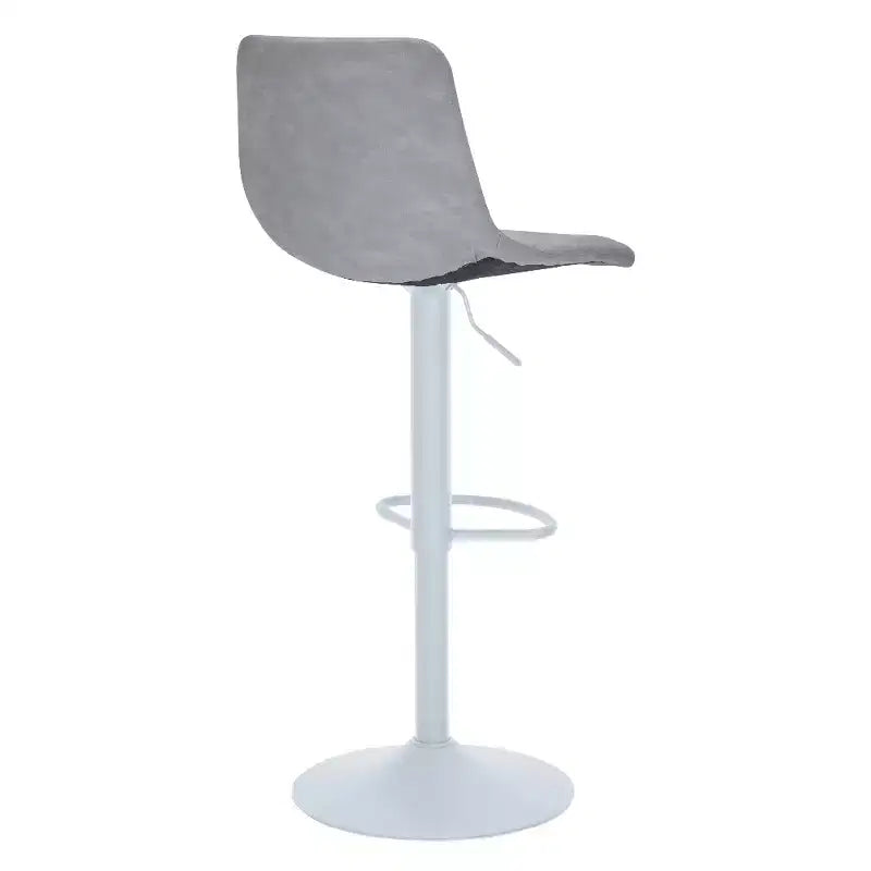 Tabourets de bar LeisureMod Tilbury avec base en fer blanc, tabourets de comptoir réglables en hauteur avec siège en cuir, fonction pivotante et repose-pieds, lot de 2