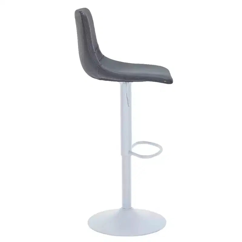 Tabourets de bar LeisureMod Tilbury avec base en fer blanc, tabourets de comptoir réglables en hauteur avec siège en cuir, fonction pivotante et repose-pieds, lot de 2