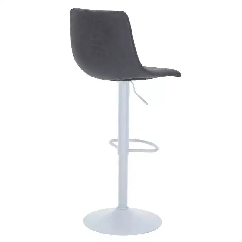 Tabourets de bar LeisureMod Tilbury avec base en fer blanc, tabourets de comptoir réglables en hauteur avec siège en cuir, fonction pivotante et repose-pieds, lot de 2
