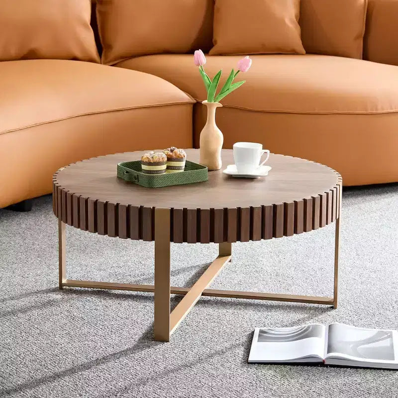 Table basse Okak moderne en bois fabriquée à la main, 80 cm (31,5 po) de long avec piédestal robuste, table d'appoint ronde peu encombrante pour petit salon ou bureau