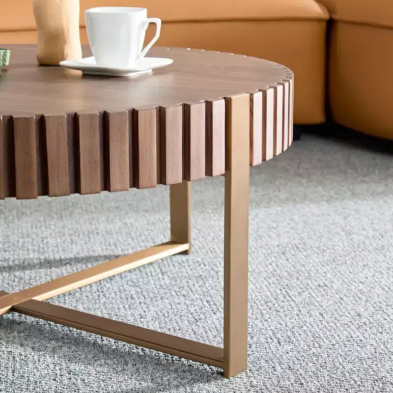 Table basse Okak moderne en bois fabriquée à la main, 80 cm (31,5 po) de long avec piédestal robuste, table d'appoint ronde peu encombrante pour petit salon ou bureau