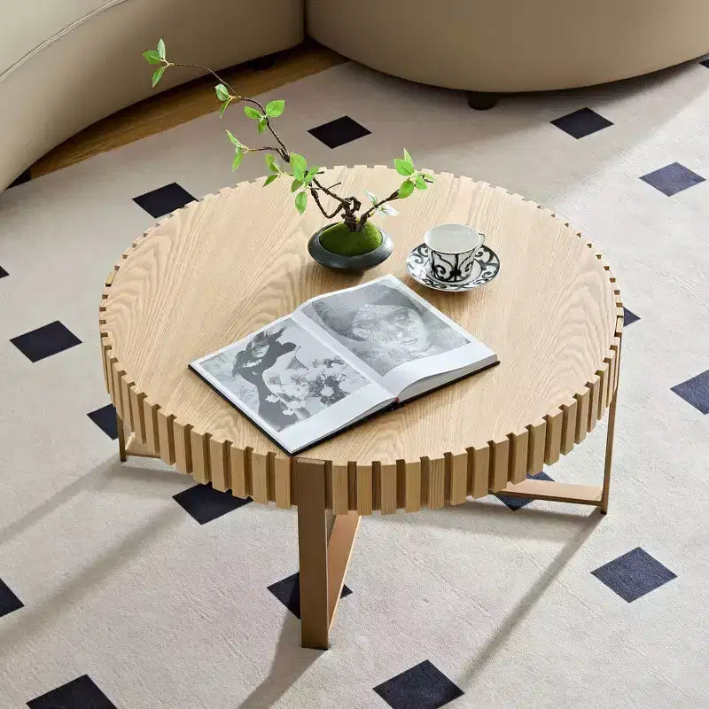 Table basse Okak moderne en bois fabriquée à la main, 80 cm (31,5 po) de long avec piédestal robuste, table d'appoint ronde peu encombrante pour petit salon ou bureau