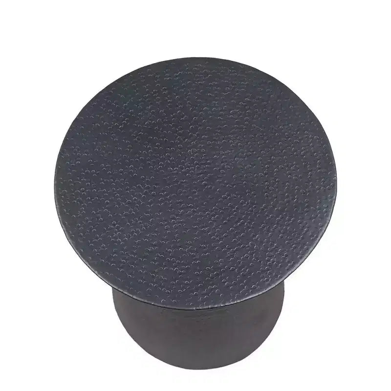 Table d'appoint ronde de 21 pouces, design martelé à la main, base en aluminium en forme de tambour