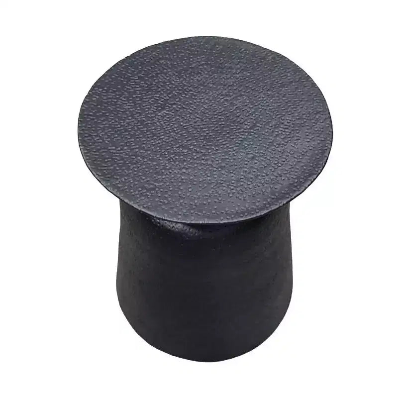Table d'appoint ronde de 21 pouces, design martelé à la main, base en aluminium en forme de tambour