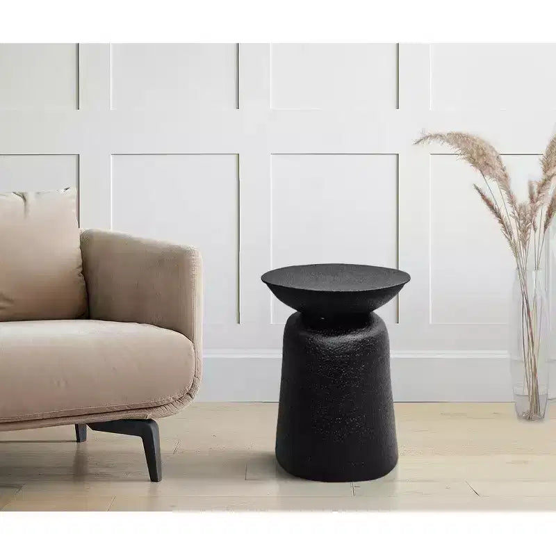 Table d'appoint ronde de 21 pouces, design martelé à la main, base en aluminium en forme de tambour
