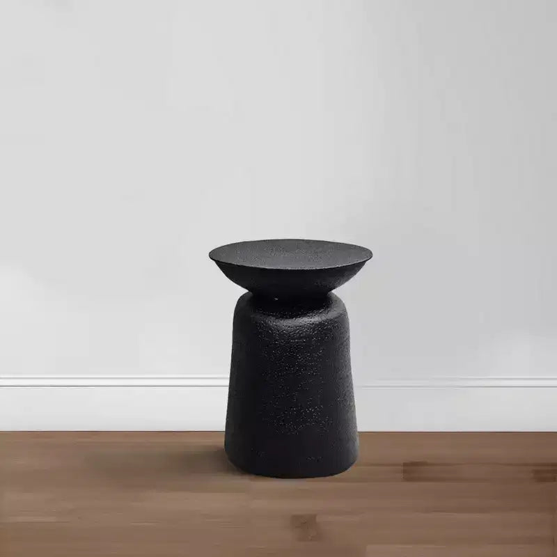 Table d'appoint ronde de 21 pouces, design martelé à la main, base en aluminium en forme de tambour