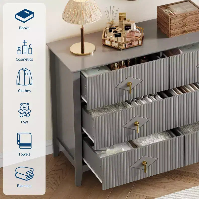 Commode de chambre à trois tiroirs avec poignées métalliques, convenant comme meuble TV ou armoire de rangement en bois pour chambres, salons ou couloirs.