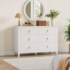 Commode de chambre à trois tiroirs avec poignées métalliques, convenant comme meuble TV ou armoire de rangement en bois pour chambres, salons ou couloirs.