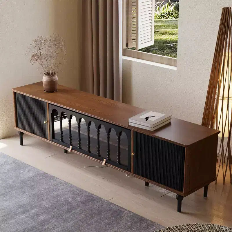 Meuble TV moderne du milieu du siècle Luck Live de 78,74 po avec portes coulissantes, panneaux en verre arqué, poignées en métal, pieds en bois massif et gestion des câbles