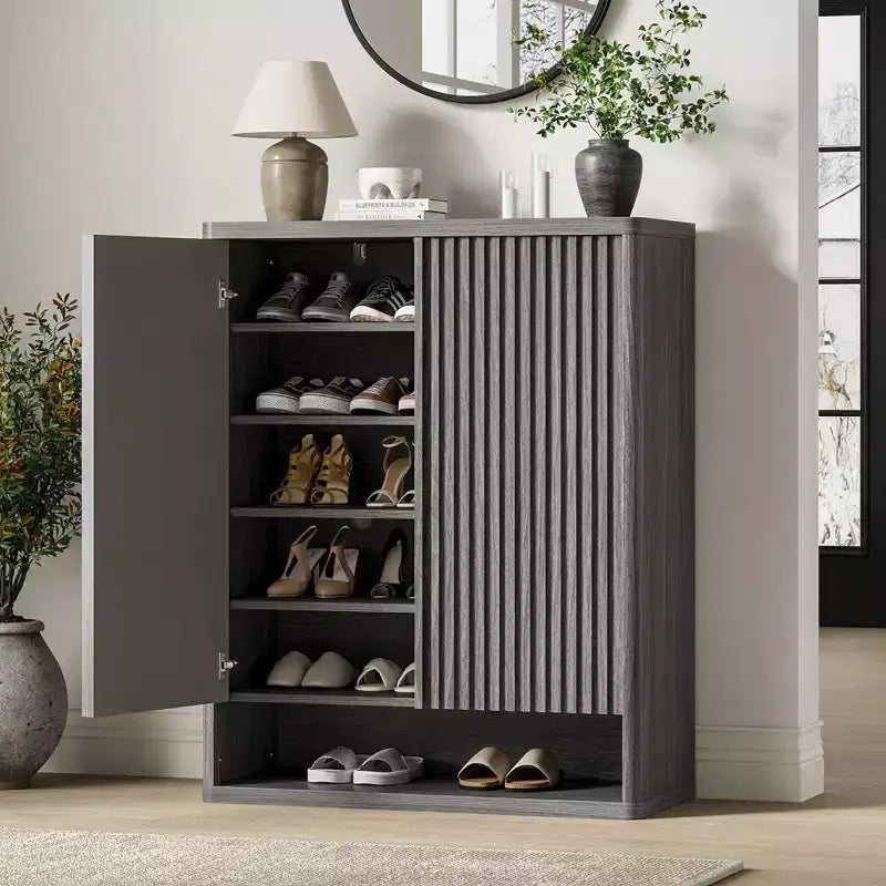 Meuble à chaussures de 80 cm, grand meuble de rangement pour chaussures avec étagères réglables, organisateur de chaussures en bois avec porte cannelée pour entrée et salon