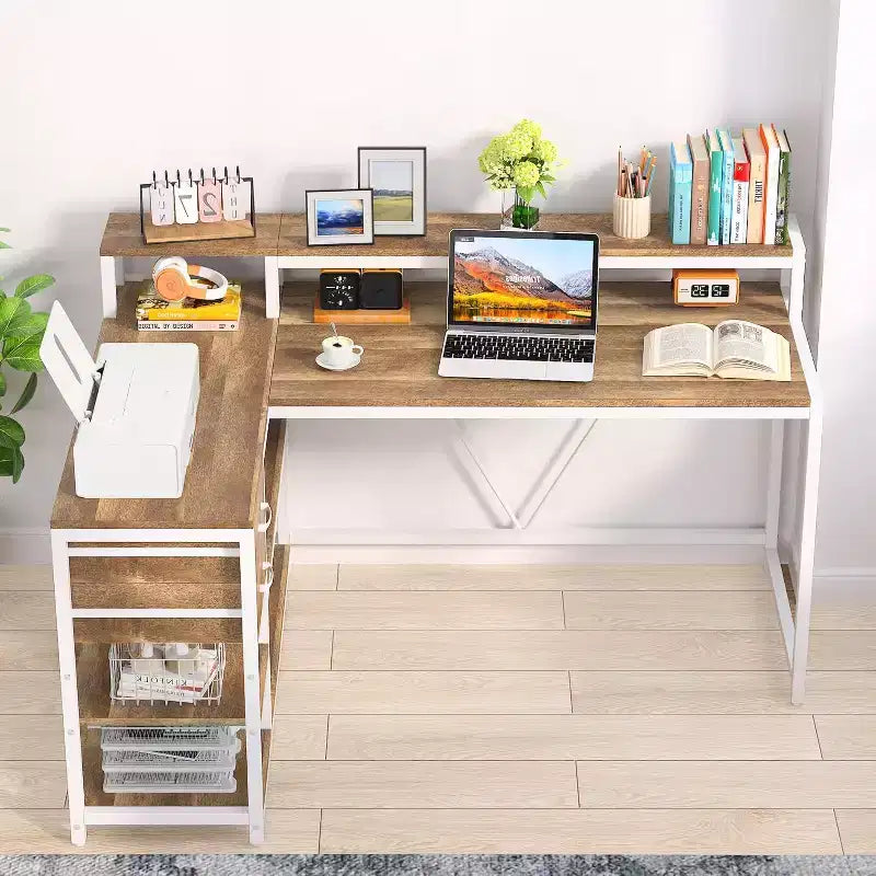 Bureau d'angle en L Lantine avec tiroirs et support d'écran, bureau d'angle en L avec étagères de rangement, table d'ordinateur en bois beige pour petit bureau à domicile