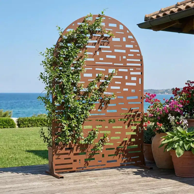 Panneaux de clôture autoportants Dovelina 72H x 47W en métal arqué pour extérieur, gris clair/marron, pour jardin, patio, terrasse, cour
