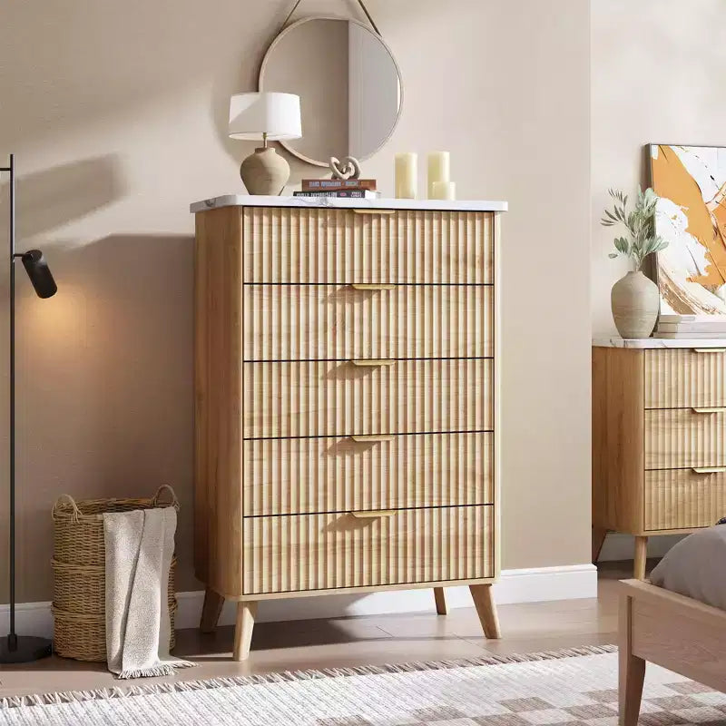 47,2 po de haut Commode flûtée à 5 tiroirs pour Chambre, Commode en Bois Moderne avec Plateau en Faux Marbre et Profil Courbé pour Salon et Couloir