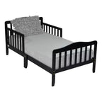 Lit de tout-petit en bois moderne Youngmin de GDFStudio avec barrière de sécurité