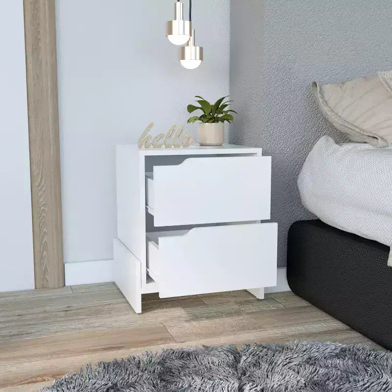 Avec son design épuré et moderne, cette table de chevet Luss à 2 tiroirs offre un rangement pratique et une structure robuste, ce qui en fait.