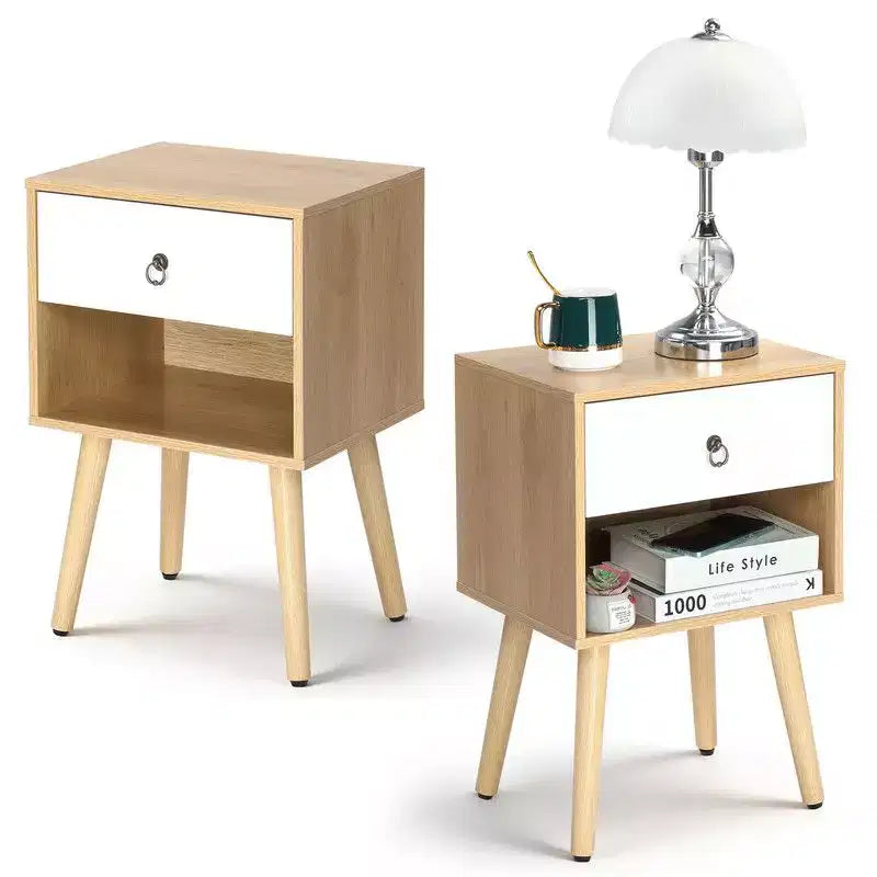 Table de chevet Karl Home 15.0 po. blanche et chêne, panneaux de particules P2 et pieds solides, mélamine mate, poignée anneau, 1 tiroir
