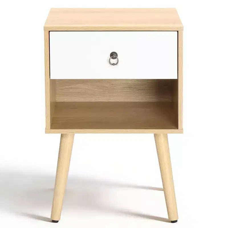 Table de chevet Karl Home 15.0 po. blanche et chêne, panneaux de particules P2 et pieds solides, mélamine mate, poignée anneau, 1 tiroir