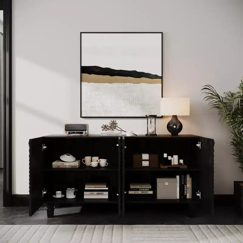 Buffet Makena moderne GDFStudio de 150 cm avec 4 portes à motif soleil et pieds en bois massif